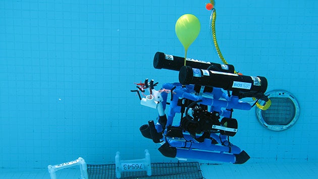 CW_KART_Robotics_ROV_inflating_baloon